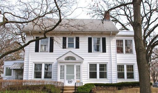 250 Maple Ave., Wilmette, IL 60091