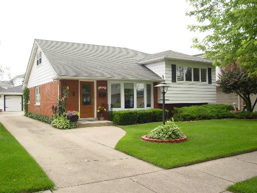 10424 S Lamon Ave., Oak Lawn, IL 60453