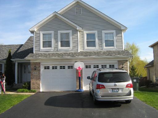 1635 Crowfoot Cir., Hoffman Estates, IL 60169