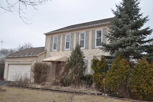 910 Tanglewood Dr., Algonquin, IL 60102