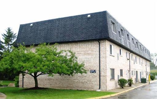 9452 Bay Colony Dr. #2W, Des Plaines, IL 60016