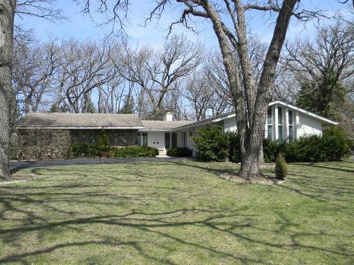 1 Bruce Cir., Hawthorn Woods, IL 60047