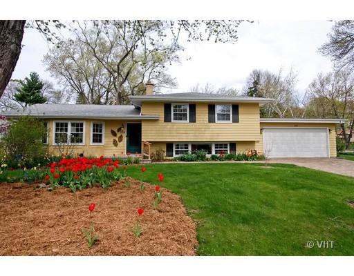205 Sycamore Dr., Naperville, IL 60540