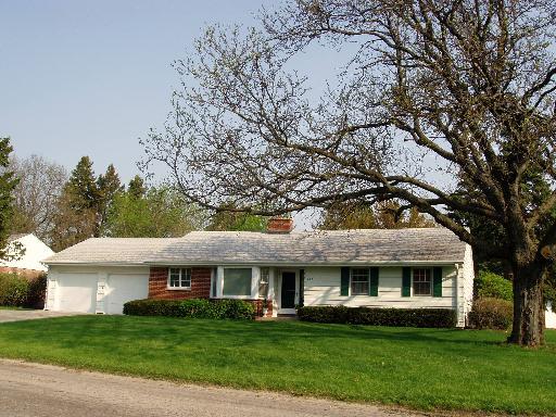 807 Hillcrest Ave., Sycamore, IL 60178