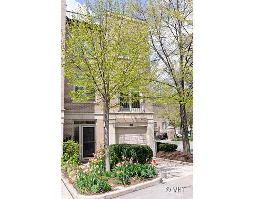 2725 N Janssen Ave., Chicago, IL 60614