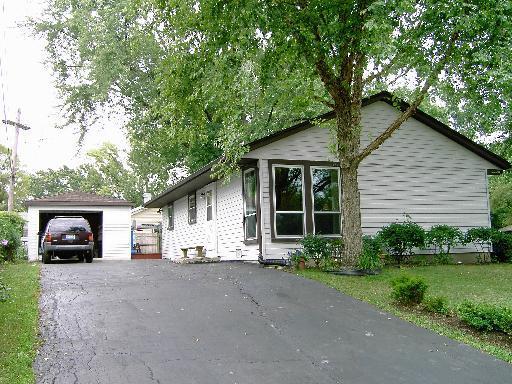 1632 Seminole Ln., Carpentersville, IL 60110