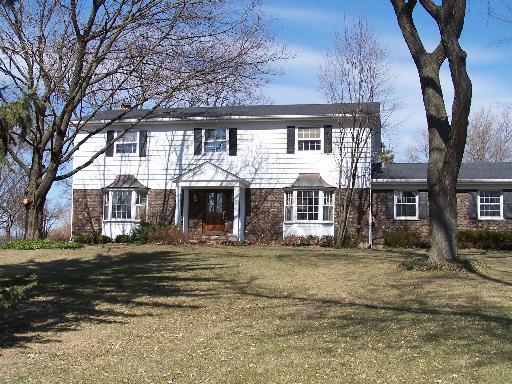 21323 Woodland Ave., Barrington, IL 60010