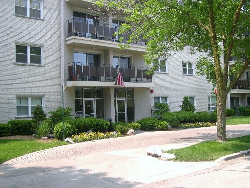 8210 Elmwood Ave. #307, Skokie, IL 60077