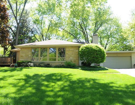 831 Hawthorne Dr., Naperville, IL 60540
