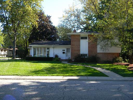 1109 Castlewood Ln., Deerfield, IL 60015