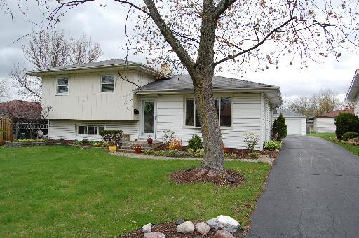 1017 Cherokee Pl., Lemont, IL 60439