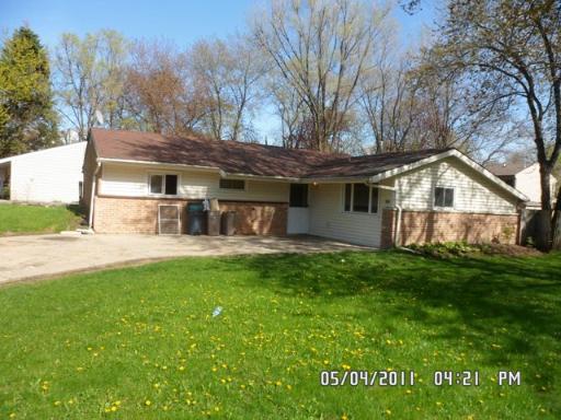 138 Queenswood Rd., Bolingbrook, IL 60440