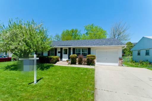 812 Robinson Ave., Streamwood, IL 60107