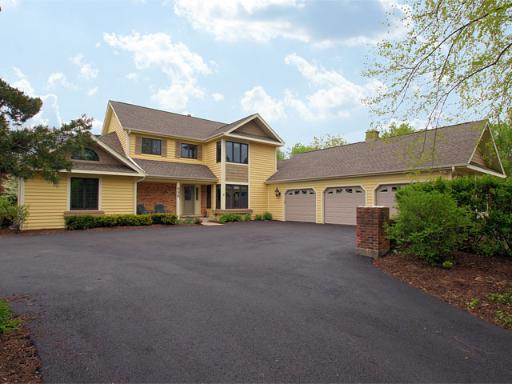 696 Bradwell Rd., Inverness, IL 60010