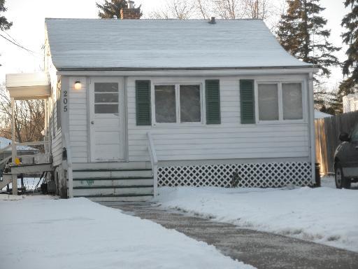 205 Coolidge Ave., Barrington, IL 60010