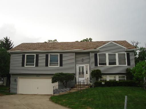 1015 Navajo Ct., Carol Stream, IL 60188