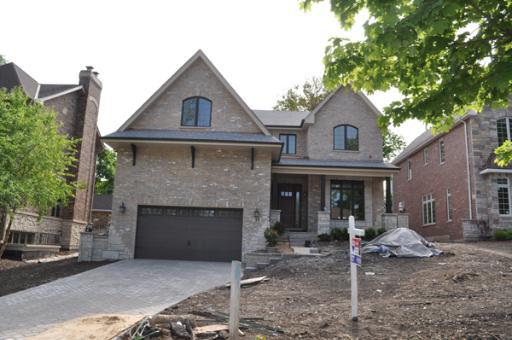 35 Tuttle St., Clarendon Hills, IL 60514