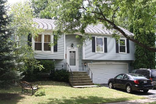 1347 Lancaster Ave., St. Charles, IL 60174