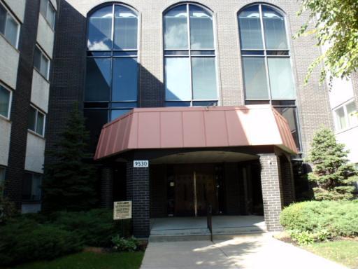 9530 Lamon Ave. #105, Skokie, IL 60077