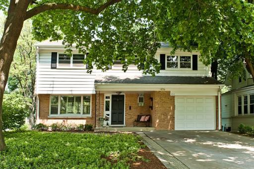494 Hill Ave., Glen Ellyn, IL 60137