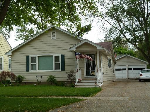 928 Charles St., Aurora, IL 60506