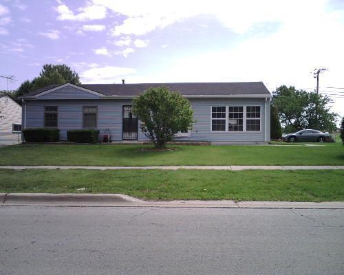 27 Ridge Cir., Streamwood, IL 60107