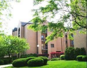 7420 W Lawrence Ave. #208, Harwood Heights, IL 60706