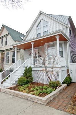 1828 W Barry Ave., Chicago, IL 60657