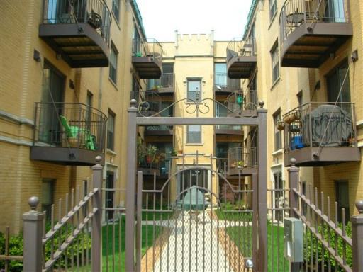3010 W Addison St. #4E, Chicago, IL 60618