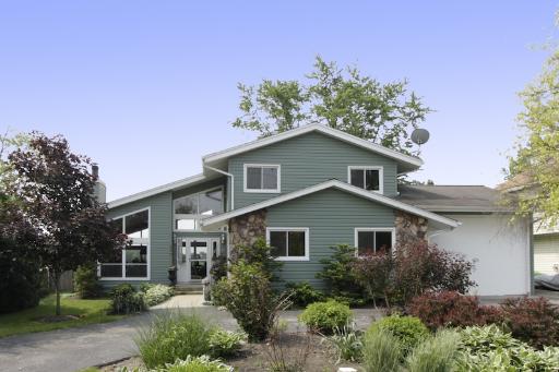 906 Oakdale Ave., Wauconda, IL 60084