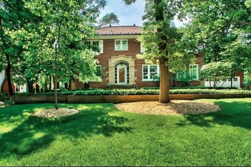 703 Hillside Ave., Glen Ellyn, IL 60137