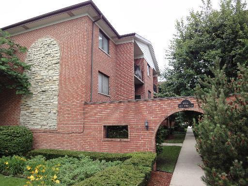 8424 W Catalpa Ave. #101, Chicago, IL 60656