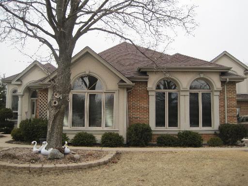 32 E Nerge Rd., Roselle, IL 60172
