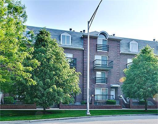 815 Pearson St. #11, Des Plaines, IL 60016