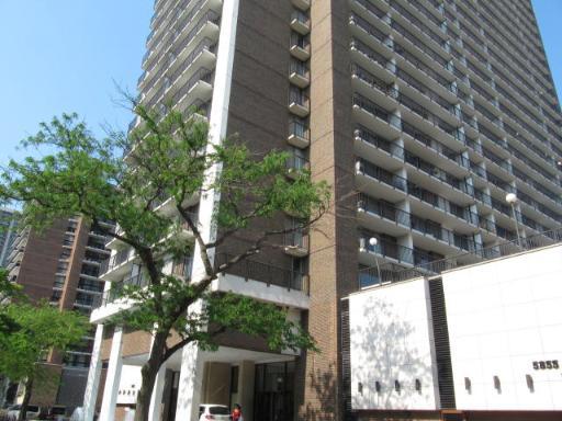 5855 N Sheridan Rd. #23E, Chicago, IL 60660