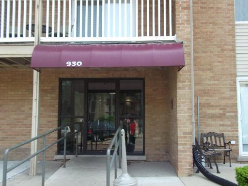 930 Beau Dr. #104, Des Plaines, IL 60016