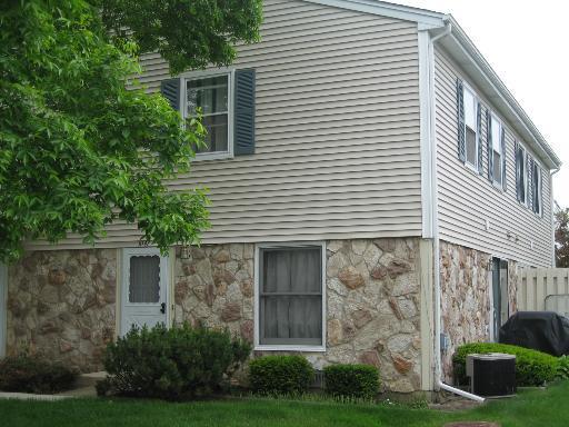 1047 Newport Harbor, Schaumburg, IL 60193