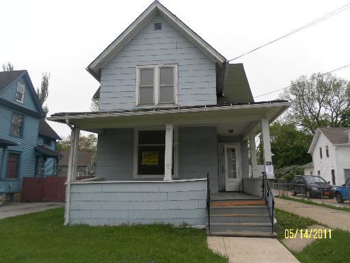 387 W Park Ave., Aurora, IL 60506