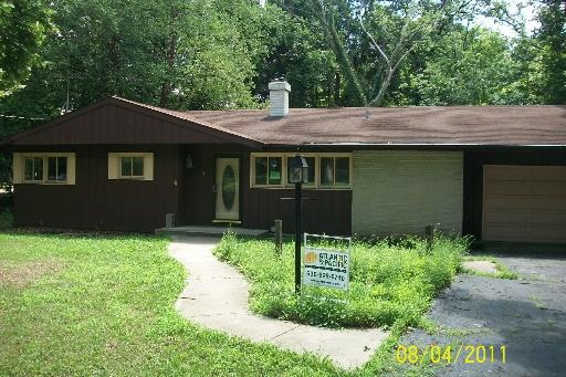7 W Forest Ave., Roselle, IL 60172