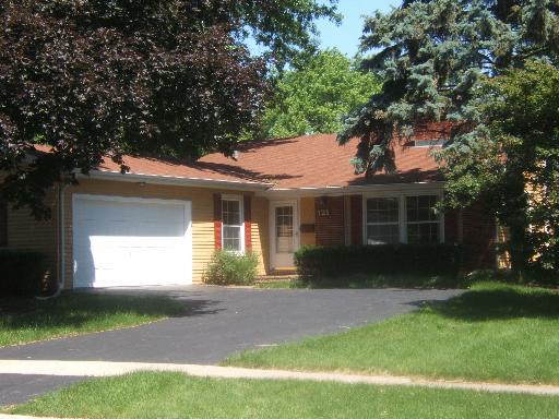 121 Thrush Ln., Naperville, IL 60540