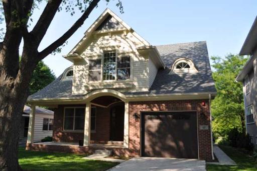 117 Walker Ave., Clarendon Hills, IL 60514
