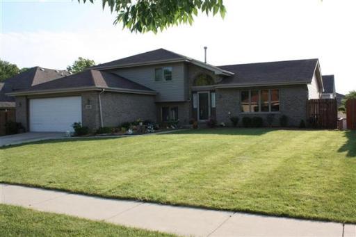 409 Navajo Dr., New Lenox, IL 60451