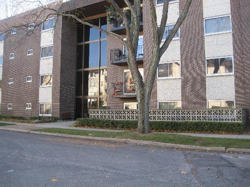 205 Ridge Rd. #102, Wilmette, IL 60091