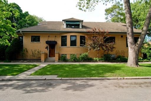6601 N Fairfield Ave., Chicago, IL 60645