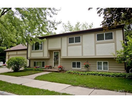 325 Greenfield Ave., Glen Ellyn, IL 60137