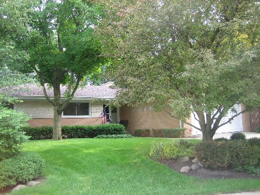 2327 Swainwood Dr., Glenview, IL 60025