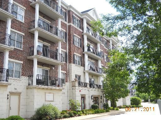 434 Mcdaniels Cir. #206, Clarendon Hills, IL 60514