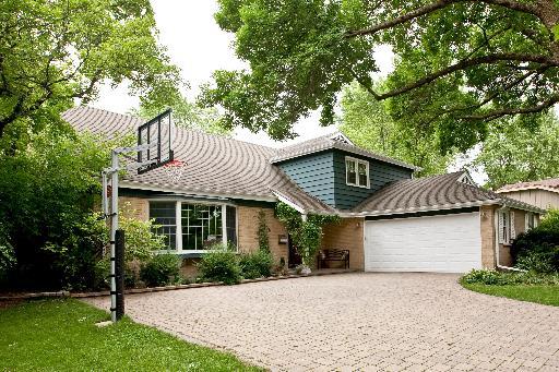 208 Durham Ct., Naperville, IL 60540