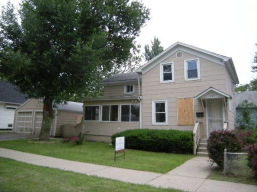 727 Schomer Ave., Aurora, IL 60505