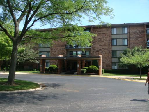 101 Lake Hinsdale #313, Willowbrook, IL 60527